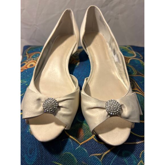 David’s Bridal White Satan Open Toe Wedge Shoes, Rebecca SZ 10, 1 1/2 Heel - Picture 2 of 9